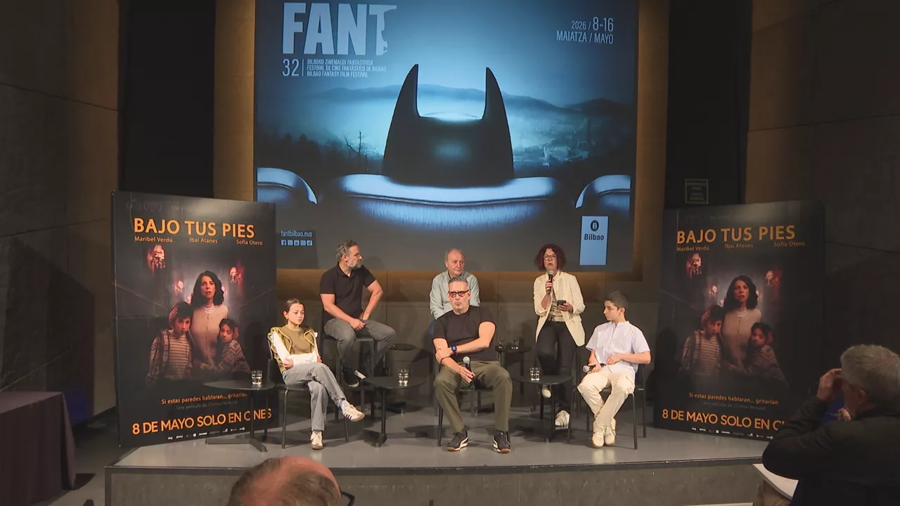 "Bajo tus pies" filmaren aurrestreina egin dute FANT Bilboko jaialdiaren atarian. 