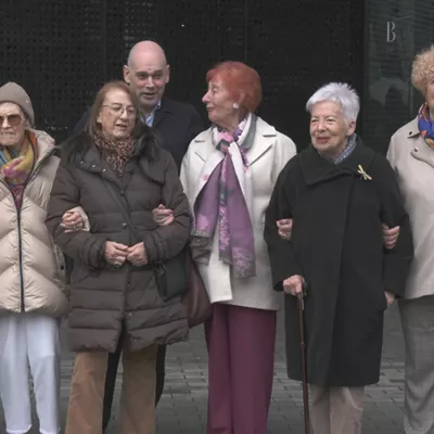 Getariako Balenciaga Museoko Igor Uriak, hamar urte eman ditu Cristobal Balenciaga, jostun handiaren tailerretan lan egin zuten emakumeen lekukotzak biltzen. 