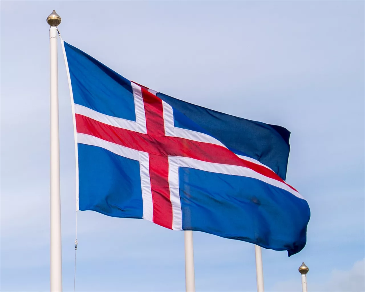 (Foto de ARCHIVO)

July 29, 2015 - Reykjavik, Iceland - The national flag of Iceland is blue as the sky with a snow-white cross, and a fiery-red cross inside the white cross. Iceland has become a favorite tourist destination.



Europa Press/Contacto/Arnold Drapkin

29/7/2015