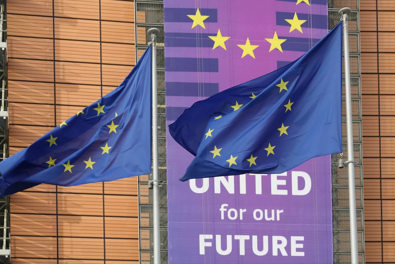 Banderas europeas en Bruselas. Unión Europea (UE), los 27. 