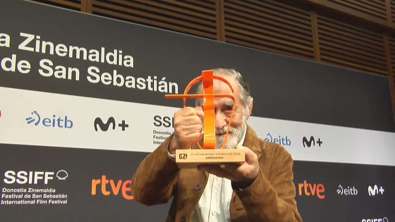 Ramon Barea aktore, zuzendari eta antzerkigileak Gure Zinema saria jaso du Donostiako Zinemaldian. 