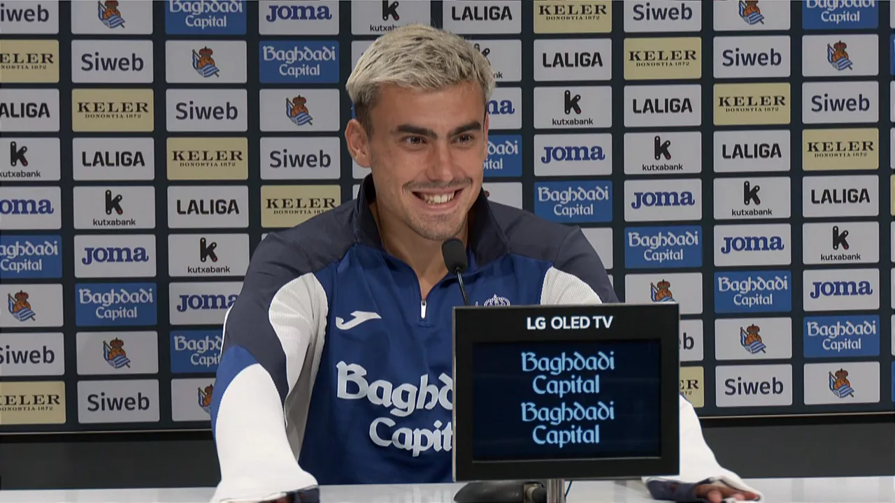 Ander Barrenetxea en rueda de prensa