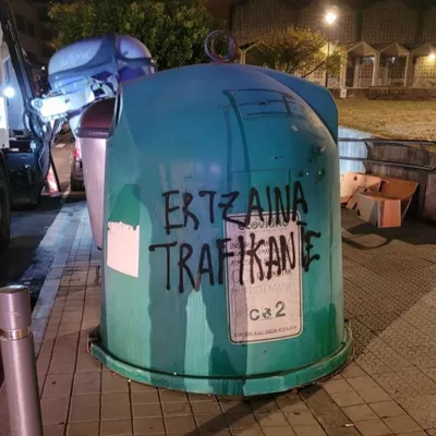 Ertzain baten aurkako pintaketa Basaurin