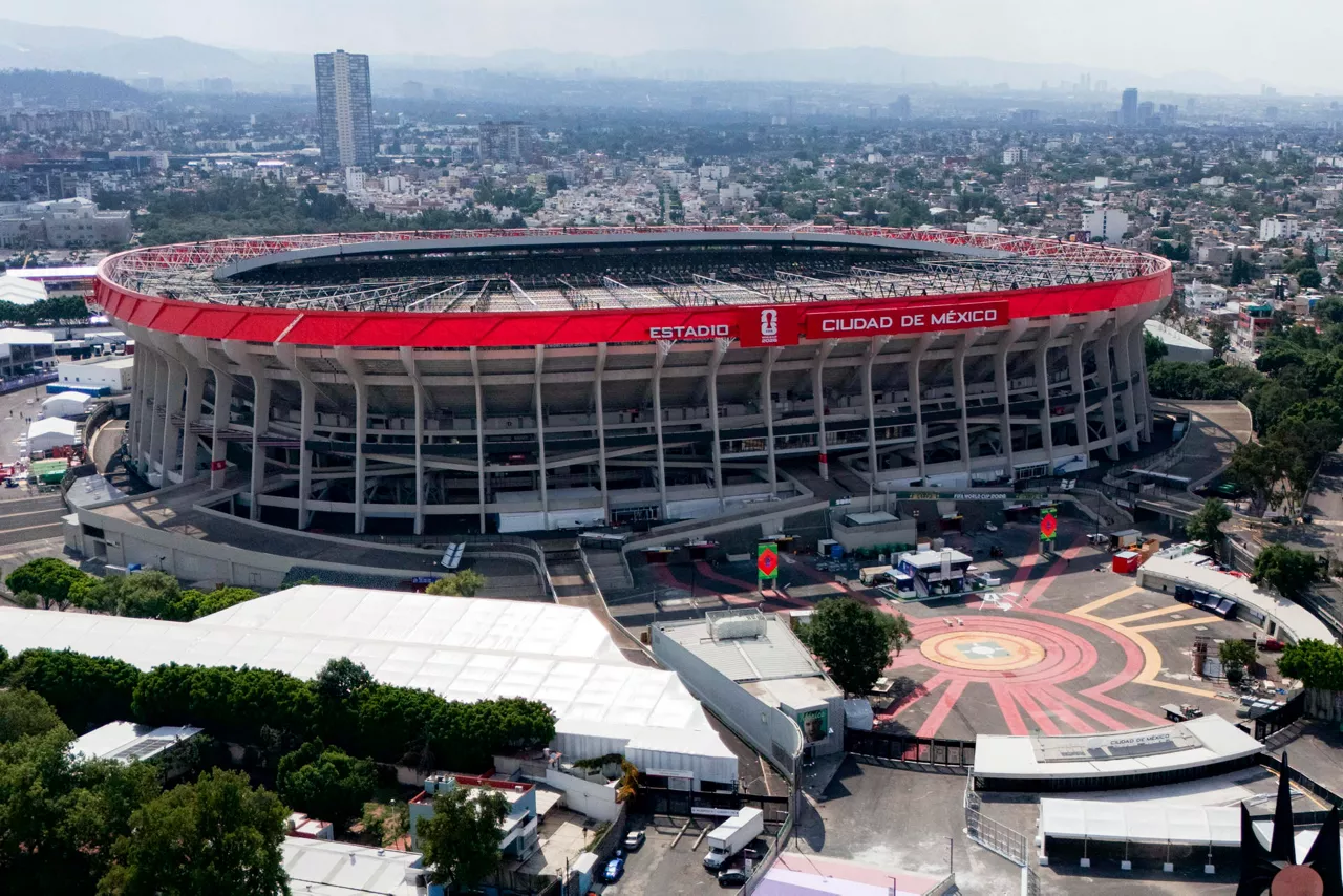 MEX4621. CIUDAD DE MÉXICO (MÉXICO), 03/06/2026.- Fotografía aérea que muestra el estadio Ciudad de México este miércoles, en Ciudad de México (México). El estadio se reporta listo para recibir el juego inaugural de la Copa Mundial de la FIFA 2026, entre las selecciones de México y Sudáfrica el próximo 11 de junio en Ciudad de México. EFE/Tomas Pérez
