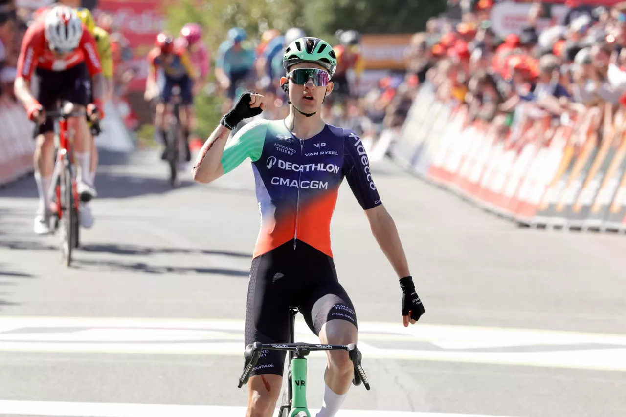 Huy (Belgium), 22/04/2026.- French cyclist Paul Seixas of Decathlon CMA CGM Team celebrates winning the Fleche Wallonne one-day cycling classic over 200km from Herstal to Huy, Belgium, 22 April 2026. (Ciclismo, Decatlón, Bélgica) EFE/EPA/OLIVIER MATTHYS
