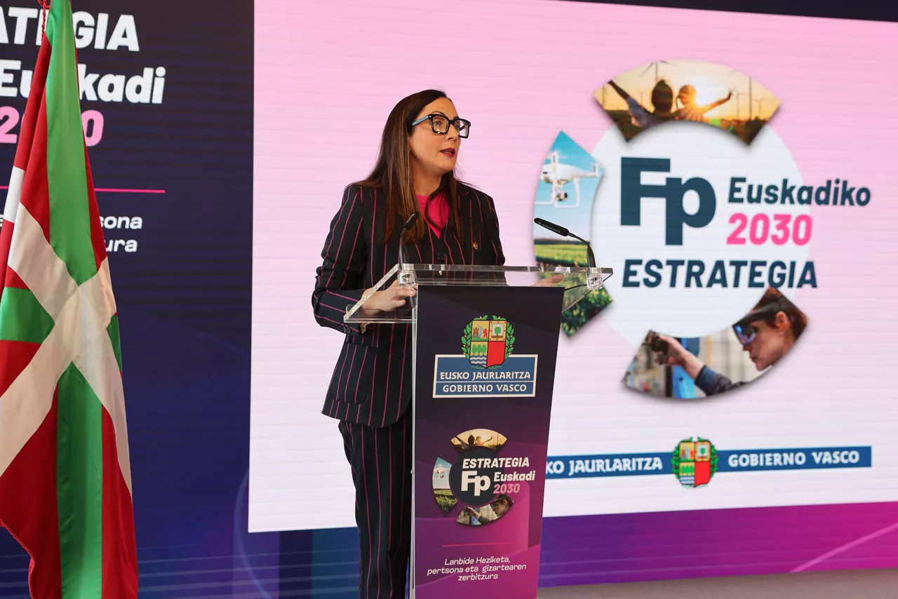 GRAFCAV8731. BILBAO, 19/01/2026.-La consejera de educación María Begoña Pedrosa este lunes durante su intervención en el acto de Estrategia Formación Profesional Euskadi 2030.EFE/Luis Tejido
