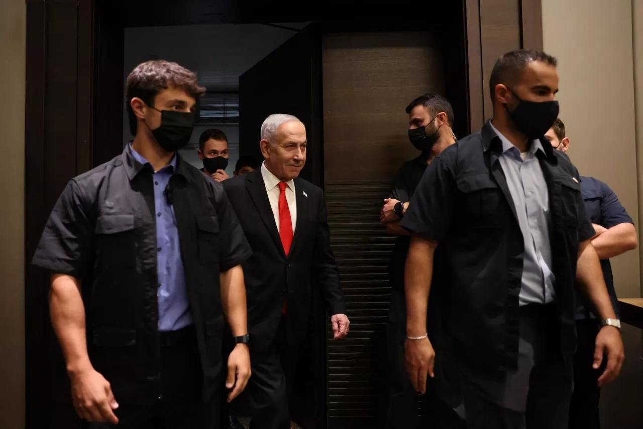 Jerusalem (Israel), 08/09/2026.- Benjamin Netanyahu (C), Israeli Prime Minister and leader of the Likud party, arrives for the party's presentation of new team members for the upcoming elections, in Jerusalem, Israel, 08 September 2026. Israel will hold elections for the 26th Knesset on 27 October 2026. (Elecciones, Jerusalén) EFE/EPA/ABIR SULTAN
