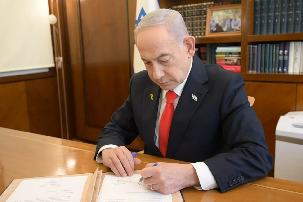 El primer ministro de Israel, Benjamin Netanyahu, firma el reconocimiento de la independencia de Somalilandia



REMITIDA / HANDOUT por PRIMER MINISTRO DE ISRAEL / X

Fotografía remitida a medios de comunicación exclusivamente para ilustrar la noticia a la que hace referencia la imagen, y citando la procedencia de la imagen en la firma

26/12/2025