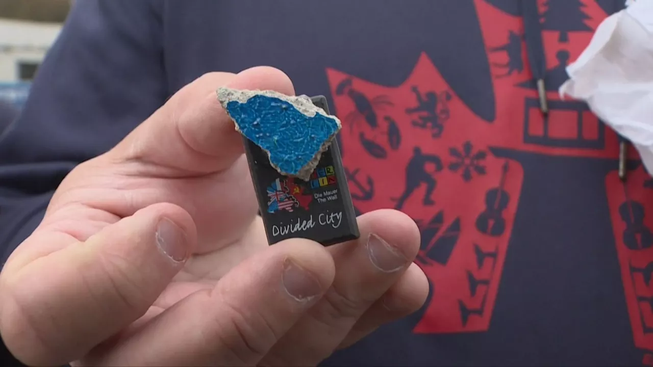 Berlingo harresiaren hormigoi zatia oroigarria