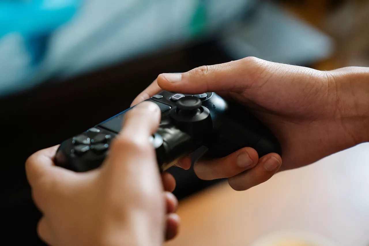 Neurriak ez die eragingo data hori baino lehen merkaturatutako jokoei. Argazkia: Pexels.