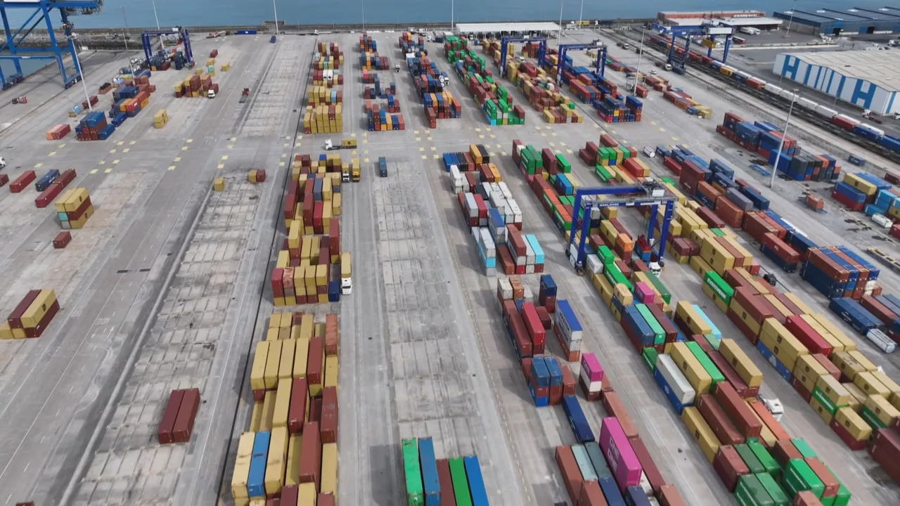 Ekialde Hurbileko gerrak eragina izango du Bilboko Portuan, baina aukera ere bihur liteke