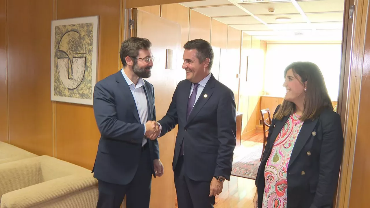 Jauregi se reúne con el secretario de Estado de Energía para analizar la inversión eléctrica