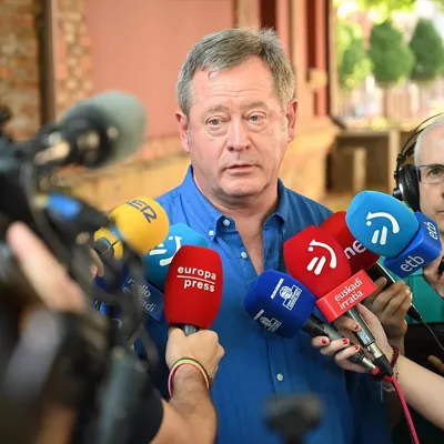 El consejero de Seguridad del Gobierno Vasco, Bingen Zupiria, ofrece declaraciones a los medios durante el acto político ADI 26/27, a 24 de mayo de 2026, en Durango, Vizcaya, País Vasco (España). El PNV celebra este domingo en Landako Gunea de Durango el acto ADI 26/27, concebido como el pistoletazo de salida para las elecciones municipales y forales de mayo de 2027. Bajo el lema ‘Aurrera Diharduen Indarra’, el Euzkadi Buru Batzar busca movilizar a sus bases ante la inminencia de las citas electorales.



David de Haro / Europa Press

24/5/2026