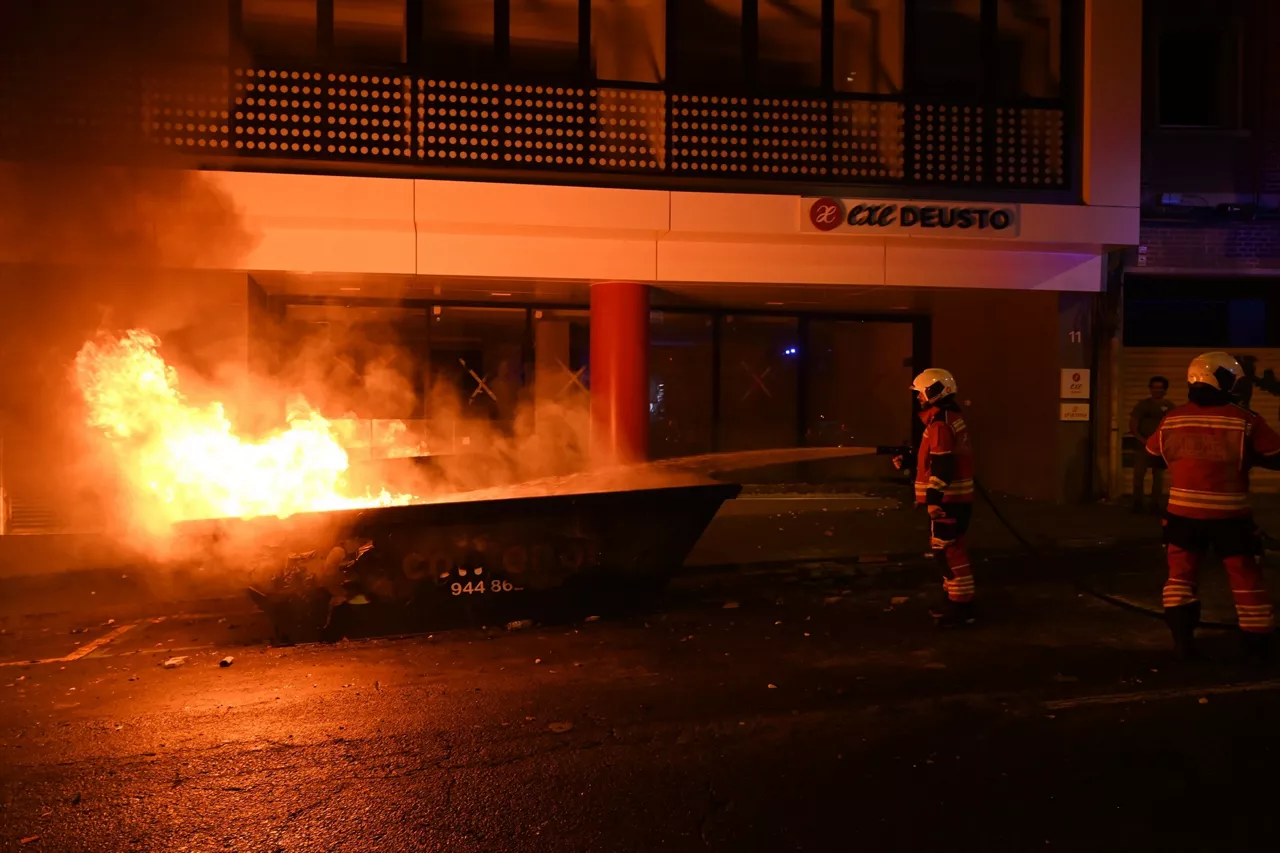Bomberos sofocan un contenedor quemado tras una protesta contra Vito Quile en Bilbao



H.BILBAO-EUROPA PRESS

26/10/2026