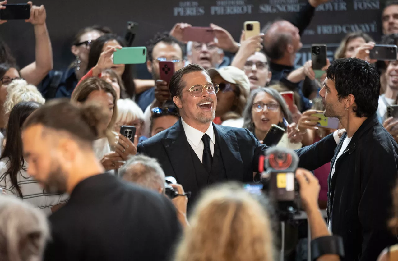 SAN SEBASTIÁN (ESPAÑA), 23/09/2026.- El actor estadounidense Brad Pitt este miércoles en la alfombra roja de la 74 edición del Festival de Cine de San Sebastián. EFE/Juan Herrero
