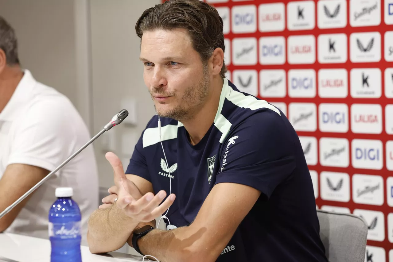 LEZAMA(BIZKAIA), 15/09/2026.- El entrenador del Athletic de Bilbao, Edin Terzic, ha ofrecido este martes una rueda de prensa posterior al entrenamiento del equipo. EFE/ Miguel Toña
