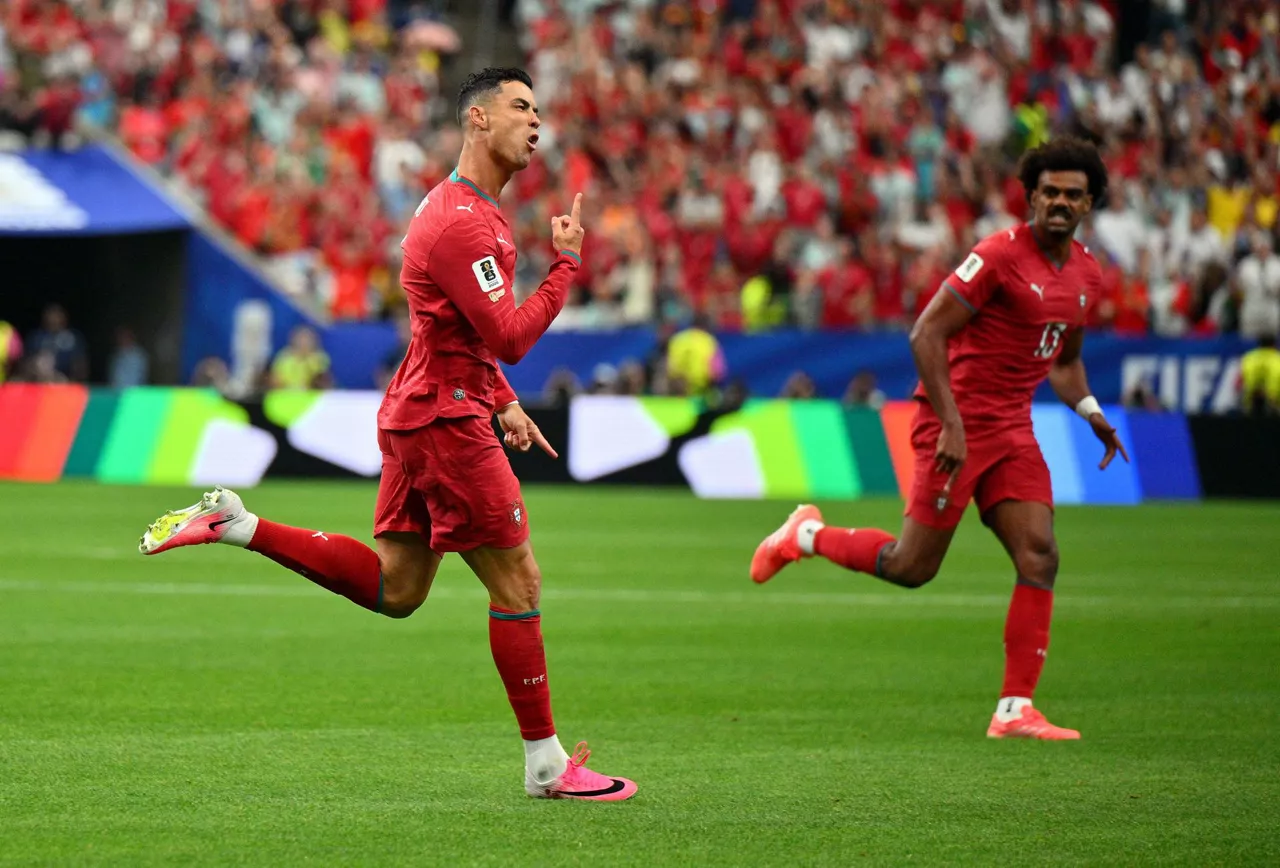 HOUSTON (United States), 23/06/2026.- Cristiano Ronaldo of Portugal (L) celebrates scoring the 1-0 during the FIFA World Cup 2026 group stage match Portugal against Uzbekistan, in Houston, USA, 23 June 2026. EFE/EPA/SAM WASSON
