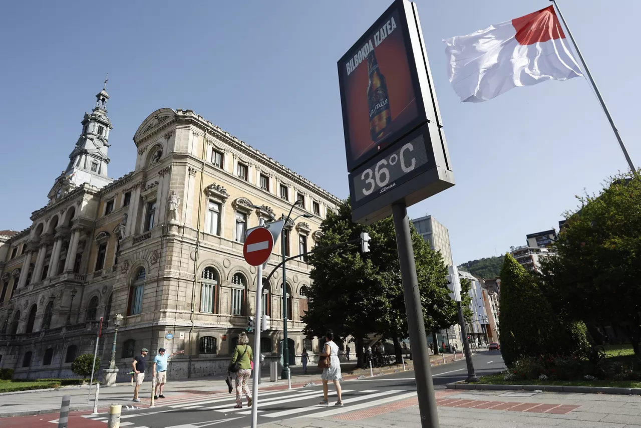 A thermometer reads 36 degrees Celsius in Bilbao, Spain, 22 June 2026. Spain is in the grip of a heatwave, with daytime highs of up to 42 degrees and sweltering nights. EFE/ Miguel Tona
