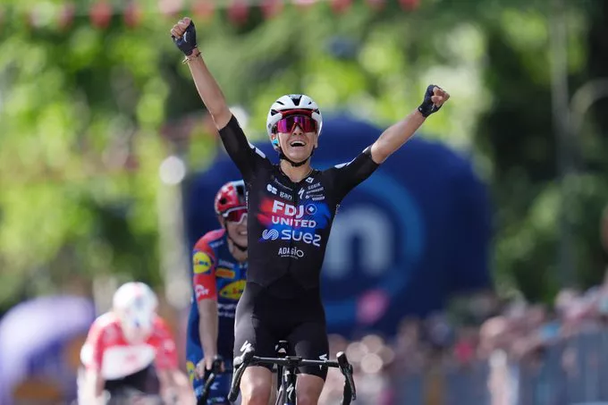 Célia Gery se impone al sprint en la séptima etapa