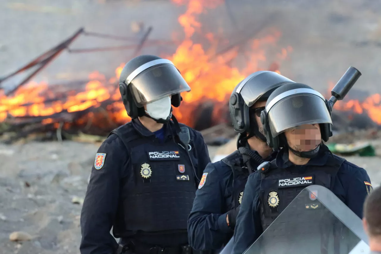 ceuta campamento migrantes incendio policía