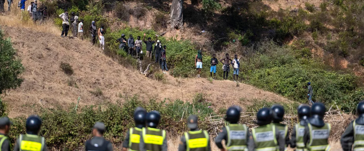 Castillejos (Morocco), 15/08/2026.- Moroccan security forces monitor as they thwart attempts by hundreds of sub-Saharan African and Sudanese migrants who have gathered to enter the Spanish city of Ceuta in Fnideq (Castillejos), Morocco, 15 August 2026. Moroccan security sources report that the incident took place in a mountainous area on the outskirts of Castillejos, southwest of Ceuta. (Marruecos, España) EFE/EPA/JALAL MORCHIDI
