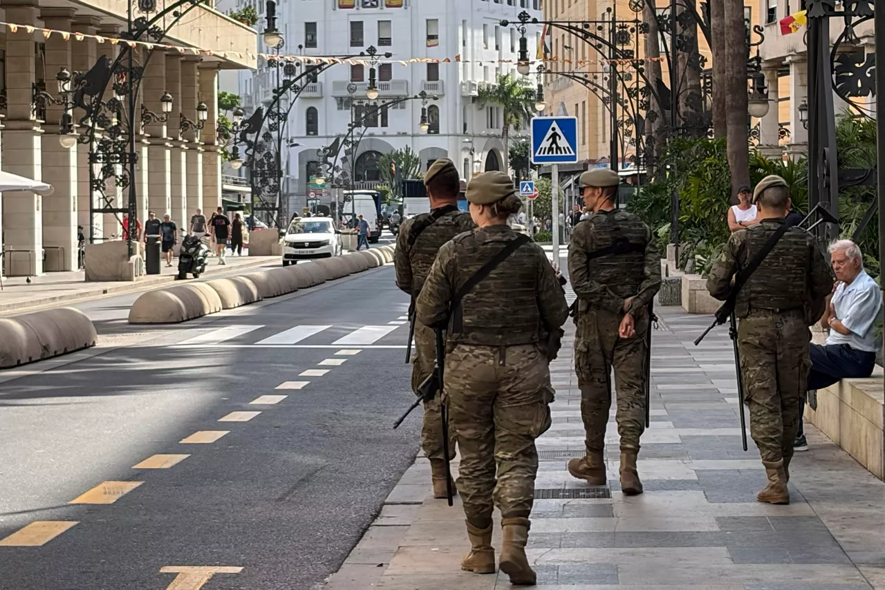 FOTODELDÍA CEUTA, 22/09/2026.- militares desplegados en pleno centro de la ciudad autónoma de Ceuta este martes, un día antes de las elecciones legislativas en Marruecos este miércoles. EFE/Roberto Ruiz Oliva
