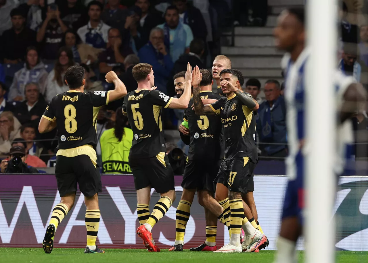Porto (Portugal), 08/09/2026.- Manchester City's players celebrates a goal by Erling Haaland during the UEFA Champions League soccer match between FC Porto and Manchester City at the Dragao stadium in Porto, Portugal, 08 September 2026. (Liga de Campeones) EFE/EPA/ESTELA SILVA
