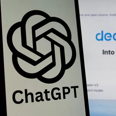 (Foto de ARCHIVO)

01 February 2025, Indonesia, Bandung: In this photo illustration, Chat GPT AI logo are displayed on a smartphone with Deepseek Website in the background. New requirements for regulating the use of artificial intelligence went into force in the European Union on Sunday with the implementation of the EU AI Act. Photo: Algi Febri Sugita/ZUMA Press Wire/dpa



Algi Febri Sugita/ZUMA Press Wir / DPA

01/2/2025 ONLY FOR USE IN SPAIN