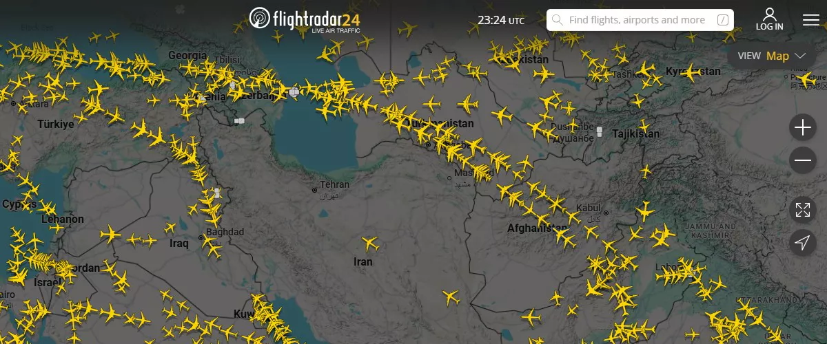 AME5343. BOGOTÁ (COLOMBIA), 14/01/2026.- Captura de la pagina Flightradar24 donde se visualiza en tráfico aéreo sobre y alrededor de Irán. El Gobierno de Irán notificó en la madrugada de este jueves el cierre de su espacio aéreo durante poco más de dos horas, según la página de rastreo de vuelos Flightradar24. EFE/ Flightradar24 /SOLO USO EDITORIAL/ SOLO DISPONIBLE PARA ILUSTRAR LA NOTICIA QUE ACOMPAÑA (CRÉDITO OBLIGATORIO)
