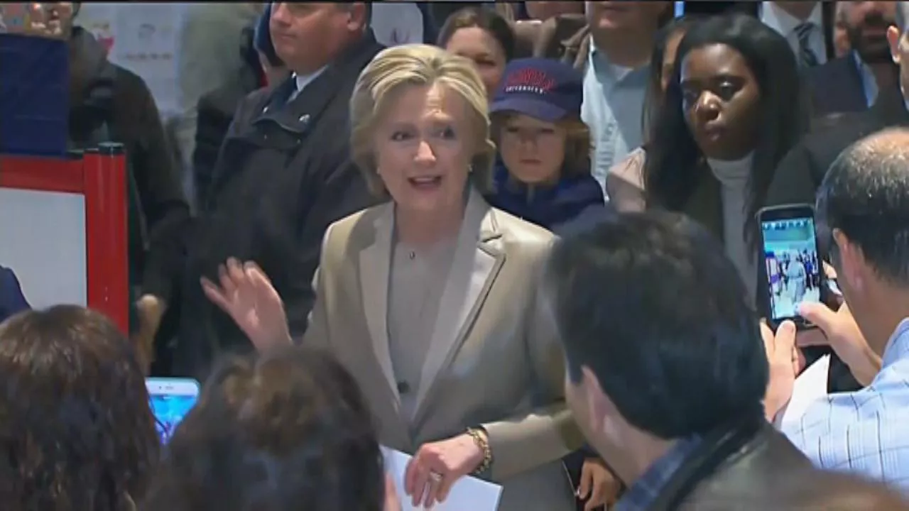 Hillary Clinton bozkatzen EITB