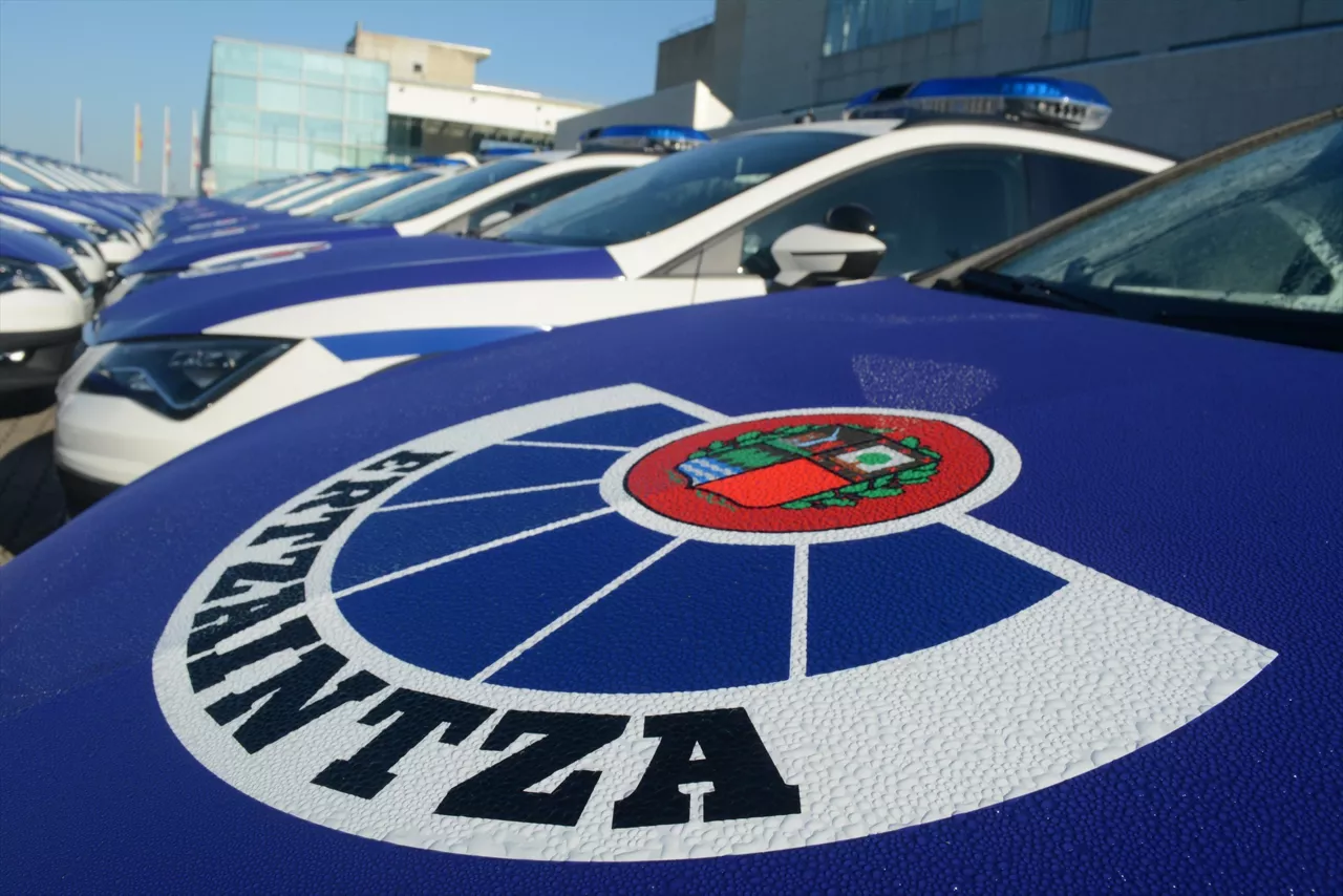 (Foto de ARCHIVO)

Coches patrulla de la Ertzaintza



REMITIDA / HANDOUT por ERTZAINTZA

Fotografía remitida a medios de comunicación exclusivamente para ilustrar la noticia a la que hace referencia la imagen, y citando la procedencia de la imagen en la firma

17/5/2026
