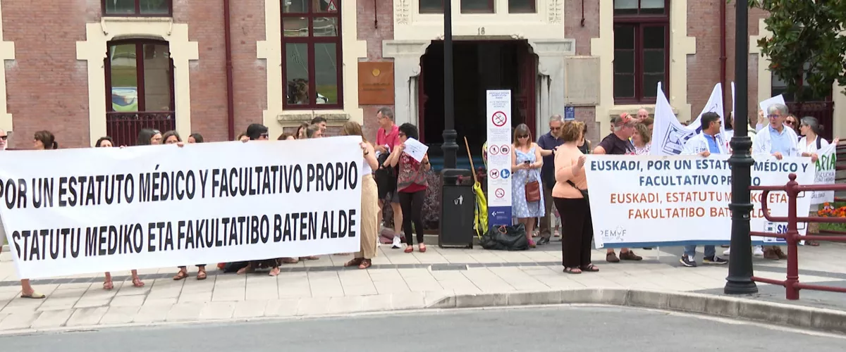 Concentración de médicos ante el hospital de Basurto en Bilbao.



EUROPA PRESS

19/6/2026