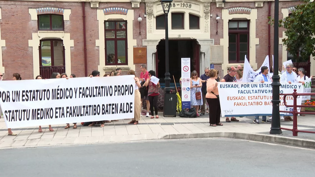 medikuak medicos protesta elkarretaratzea basurto ospitalea