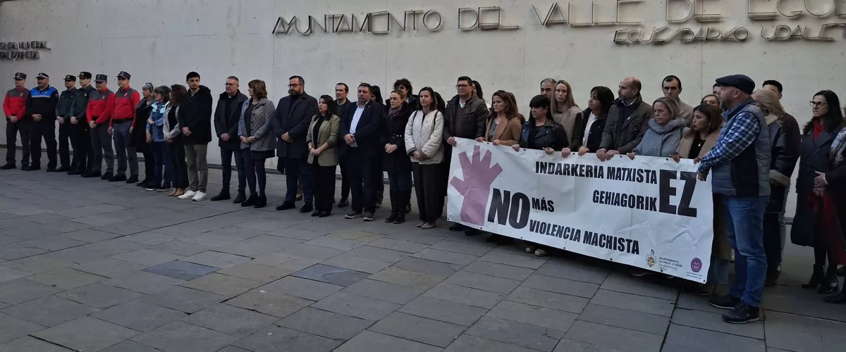Concentración en protesta por el asesinato de una mujer en Sarriguren.



EUROPA PRESS

21/2/2026