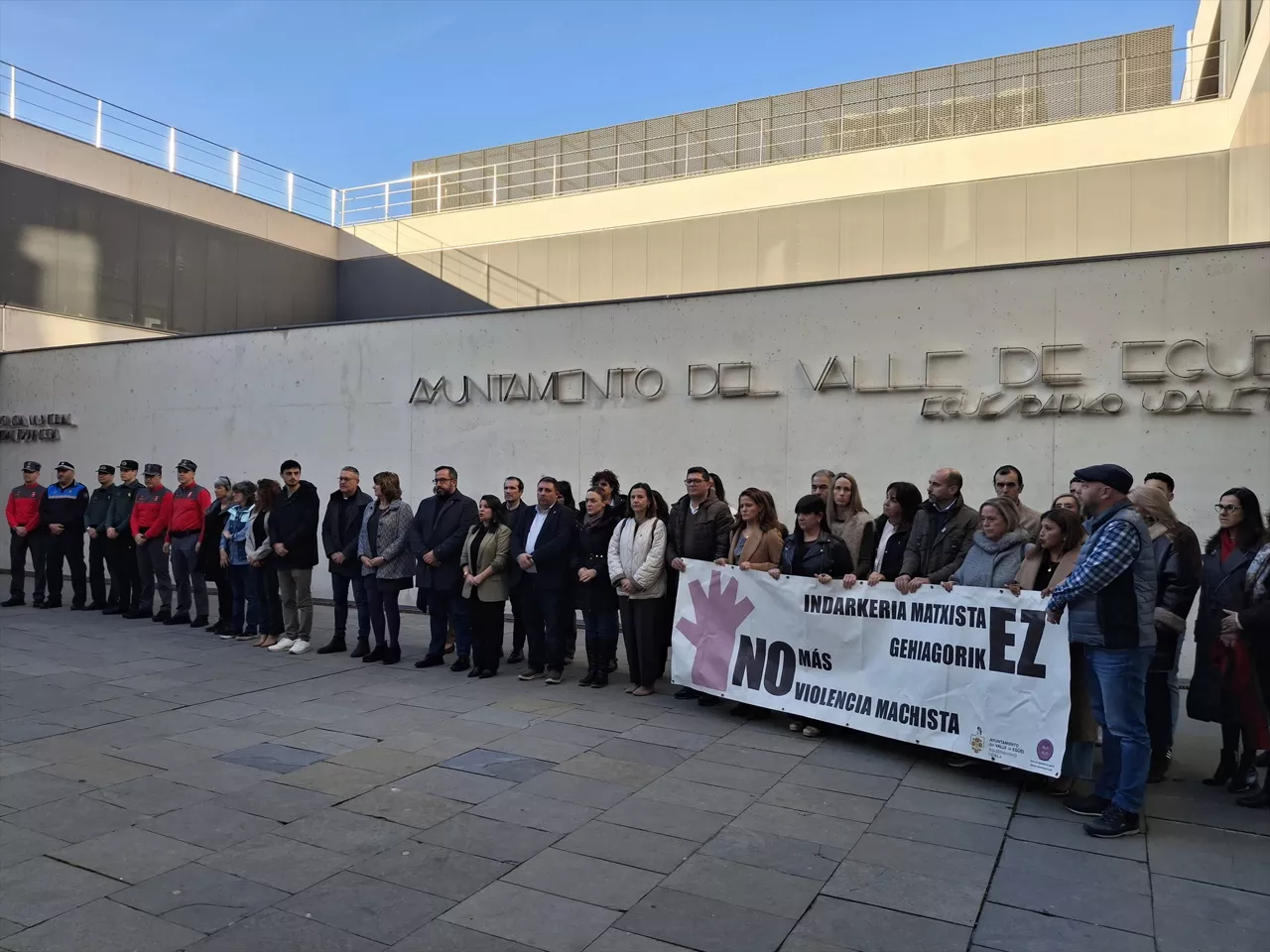 Concentración en protesta por el asesinato de una mujer en Sarriguren.



EUROPA PRESS

21/2/2026