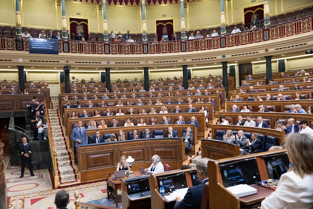 (Foto de ARCHIVO)

El presidente del Gobierno, Pedro Sánchez, interviene durante una sesión de control al Gobierno, en el Congreso de los Diputados, a 16 de septiembre de 2026, en Madrid (España). La crisis migratoria que vive Ceuta desde el pasado mes de julio vuelve a centrar las preguntas de la oposición al Gobierno en la sesión de control con preguntas cómo cuáles son los planes para la ciudad autónoma o si el Ejecutivo considera que ante la entrada irregular de los migrantes se ha degradado la imagen de España en el exterior.



Jesús Hellín / Europa Press

16/9/2026