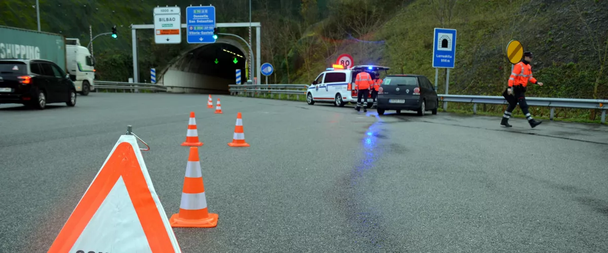 Detenido en Vitoria-Gasteiz acusado de tráfico ilegal de personas, al ser sorprendido con 12 ocupantes en una furgoneta