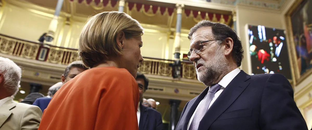 (Foto de ARCHIVO)

María Dolores de Cospedal, sceretaria general del PP, y Mariano Rajoy, presidente del Gobierno en funciones, en la sesión de investidura en el Congreso



EUROPA PRESS

31/8/2016