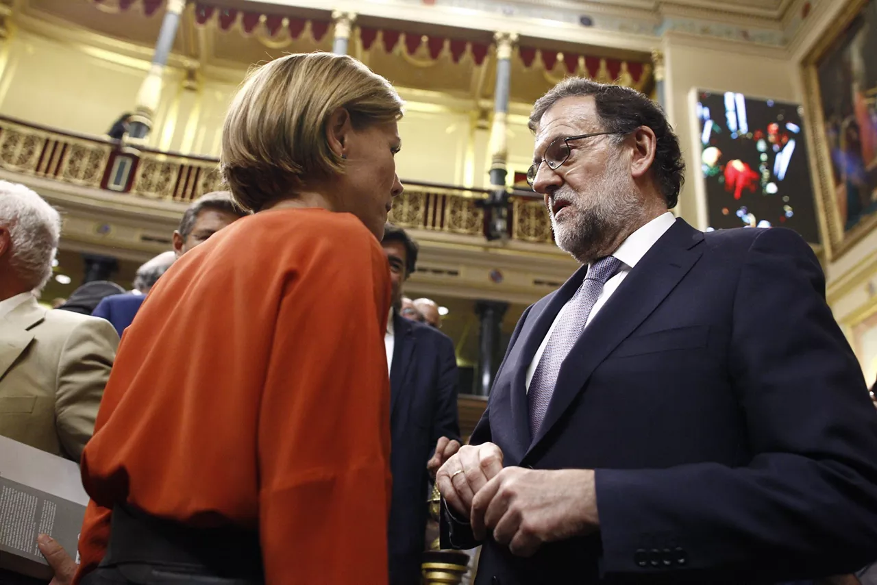 (Foto de ARCHIVO)

María Dolores de Cospedal, sceretaria general del PP, y Mariano Rajoy, presidente del Gobierno en funciones, en la sesión de investidura en el Congreso



EUROPA PRESS

31/8/2016