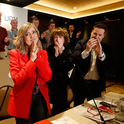 PAMPLONA, 13/02/2026.- La presidenta de UPN, Cristina Ibarrola (izda), será la candidata de su partido en las próximas elecciones forales tras ser elegida este viernes por el Consejo Político de Unión del Pueblo Navarro con el 84,74 % de los votos. EFE/Villar López
