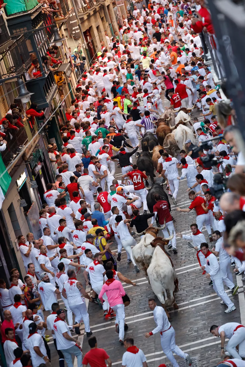 Cuarto encierro de sanfermines, en Pamplona. Ganadería Victoriano del Río. 

