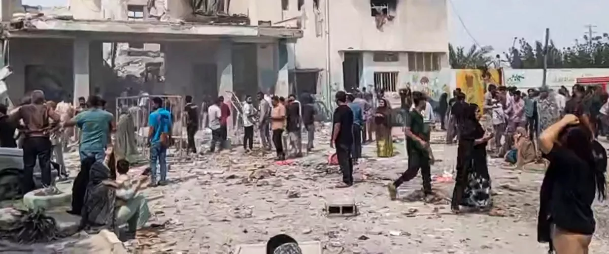 FOTODELDIA MINAB (IRÁN), 28/02/2026.- Captura del video de los momentos posteriores al bombardeo en la ciudad de Minab (Irán).  El número de niñas muertas en un ataque israelí contra una escuela de primaria en la ciudad sureña iraní de Minab ha ascendido a 24, mientras otras 45 estudiantes han resultado heridas, informó la gobernación de la provincia de Hormozgan. EFE/MEHR  -SOLO USO EDITORIAL/SOLO DISPONIBLE PARA ILUSTRAR LA NOTICIA QUE ACOMPAÑA (CRÉDITO OBLIGATORIO)- PROHIBIDO SU USO EN IRÁN.  NO Access Israel Media/Persian Language TV Stations Outside Iran/Strictly No Access BBC Persian/VOA Persian/Manoto-1 TV/Iran International
