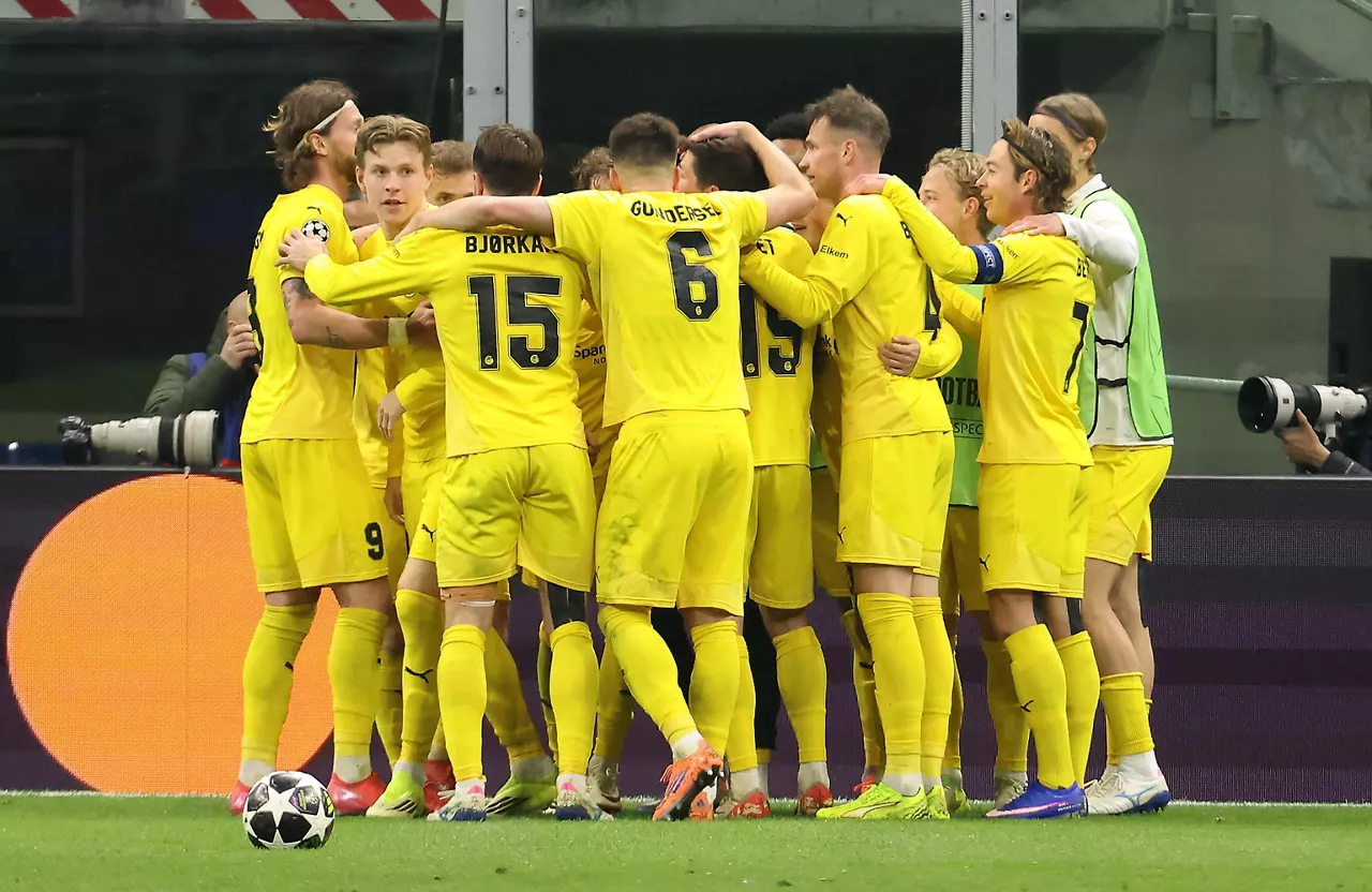 MILAN (Italy), 24/02/2026.- Bodo/Glimt's Hakon Evjen jubilates with his teammates after scoring the 0-2 during the UEFA Champions League play-offs 2nd leg soccer match between Inter Milan and Bodo/Glimt at Giuseppe Meazza stadium in Milan, 24 February 2026. (Liga de Campeones, Italia) EFE/EPA/MATTEO BAZZI

