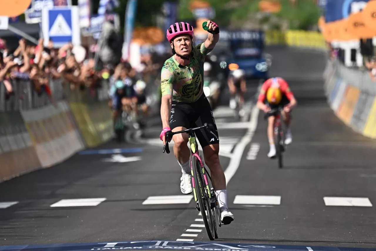 ANDALO (Italy), 27/05/2026.- Danish rider Michael Valgren of EF Education - Easypost celebrates winning the 17th stage of the Giro d'Italia cycling tour over 202 km from Cassano d'Adda to Andalo, Italy, 27 May 2026. (Ciclismo, Italia) EFE/EPA/LUCA ZENNARO
