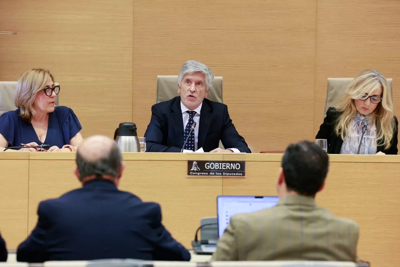 MADRID, 25/08/2026.- El ministro del Interior, Fernando Grande-Marlaska, comparece este viernes a petición propia en la comisión de Interior del Congreso para informar de la gestión de su departamento en torno a la crisis migratoria de Ceuta. EFE/Chema Moya
