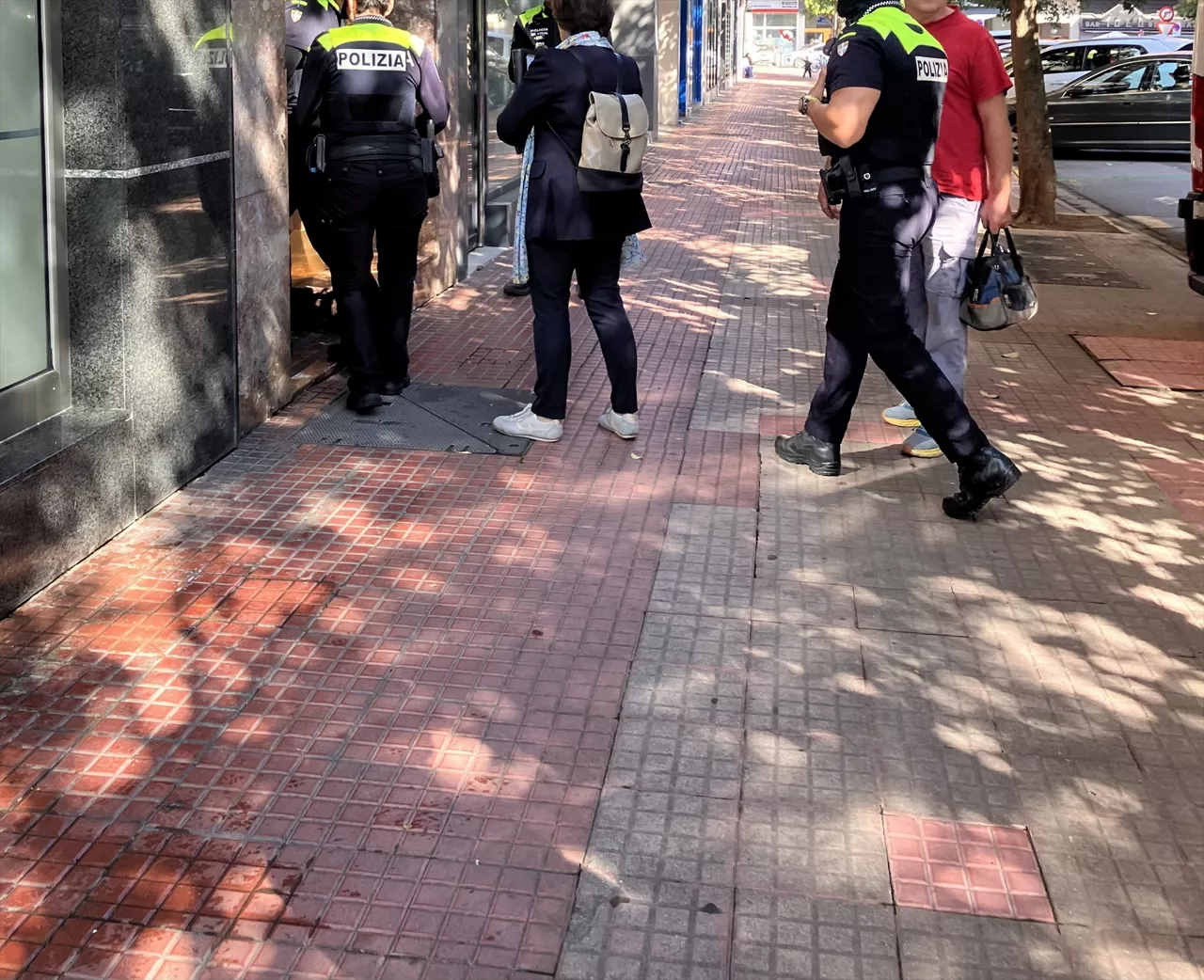 Una familia con dos menores de edad a su cargo ha sido desahuciada este lunes en Vitoria-Gasteiz



REMITIDA / HANDOUT por SINDICATO DE VIVIENDA DE GASTEIZ

Fotografía remitida a medios de comunicación exclusivamente para ilustrar la noticia a la que hace referencia la imagen, y citando la procedencia de la imagen en la firma

05/10/2026