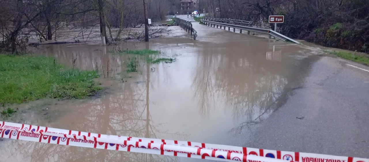 Crecida río Ega en Arbeiza (Navarra) Ega ibaiak gainezka egin du Arbeizan
uholdeak