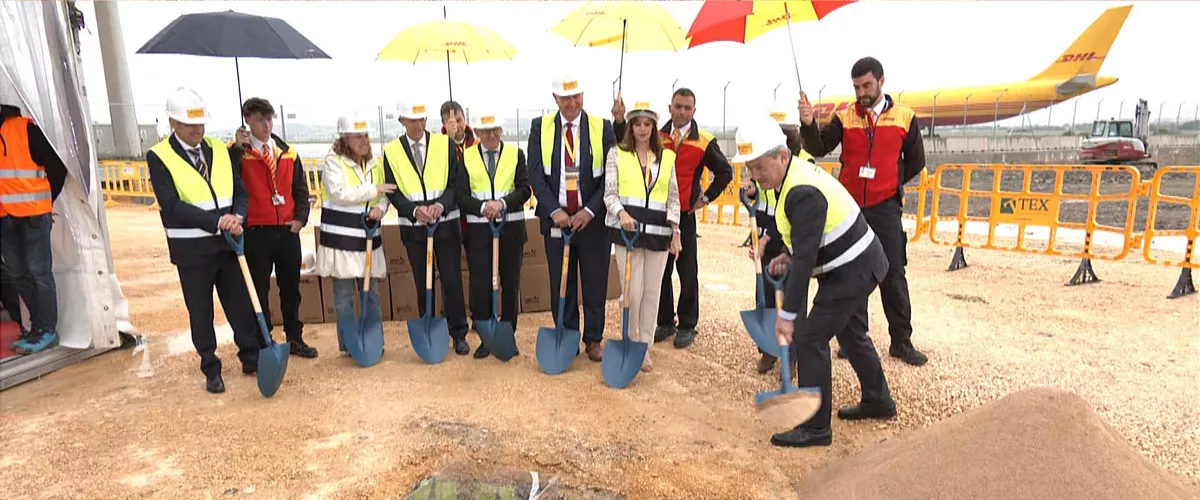 DHL Express pone la primera piedra de su futuro hangar de mantenimiento en el aeropuerto de Vitoria-Gasteiz