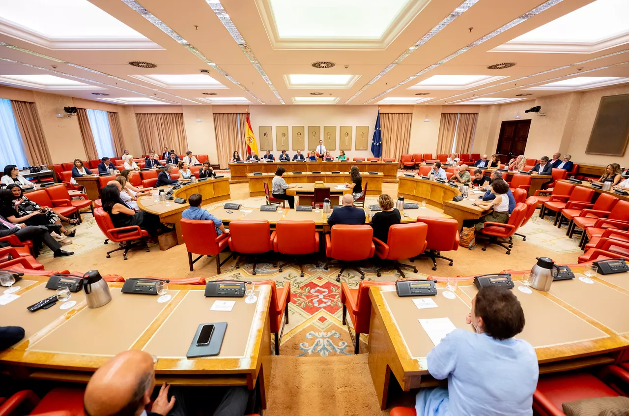 (Foto de ARCHIVO)

La Diputación Permanente en el Congreso, en la Sala Constitucional en el Congreso de los Diputados, a 16 de agosto de 2023, en Madrid (España). La Diputación Permanente celebra su última reunión, en la que aprobará el informe de dación de cuentas al Congreso de los Diputados de la XV Legislatura sobre su actividad en este periodo de disolución de las Cámaras.



Alberto Ortega / Europa Press

16 AGOSTO 2023;CONGRESO;DIPUTACIÓN;REUNIÓN;MESA;CUENTAS;LEGISLATURA;DISOLUCIÓN;CÁMARAS

16/8/2023