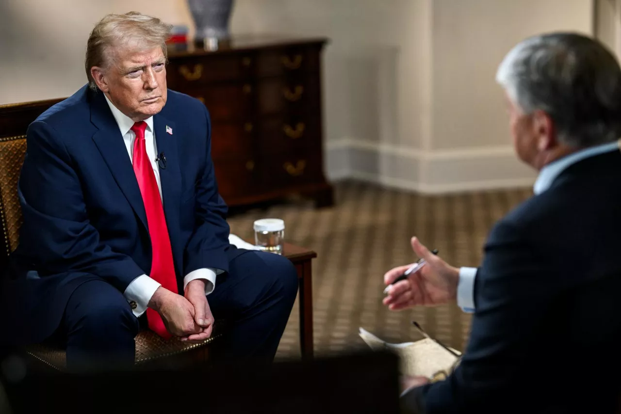 AME3526. WASHINGTON (ESTADOS UNIDOS), 08/01/2026.- Fotografía difundida en la cuenta en X @WhiteHouse de La Casa Blanca del presidente de EE.UU., Donald Trump, durante una entrevista con el periodista Sean Hannity este jueves, en Washington (EE.UU.). EFE/ @WhiteHouse /SOLO USO EDITORIAL/ SOLO DISPONIBLE PARA ILUSTRAR LA NOTICIA QUE ACOMPAÑA (CRÉDITO OBLIGATORIO)
